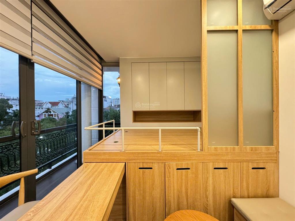 Cho thuê căn hộ có gác quận 10 gần vạn hạnh mall, huflit có ban công, thang máy, hầm xe mặt tiền