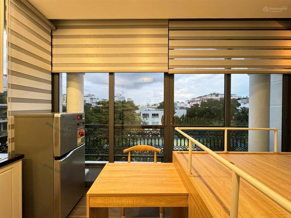 Cho thuê căn hộ có gác quận 10 gần vạn hạnh mall, huflit có ban công, thang máy, hầm xe mặt tiền