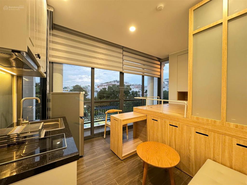 Cho thuê căn hộ có gác quận 10 gần vạn hạnh mall, huflit có ban công, thang máy, hầm xe mặt tiền