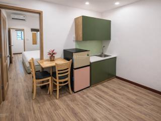 Cho thuê căn hộ quận 1 gần bùi viện, đại học văn lang, đầy đủ nội thất, cửa sổ thoáng mát