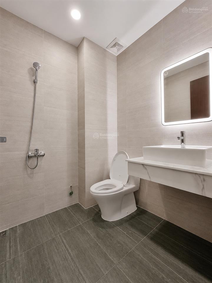 Cho thuê căn hộ quận 10 gần đh bách khoa, vạn hạnh mall có ban công, hầm xe, đầy đủ nội thất