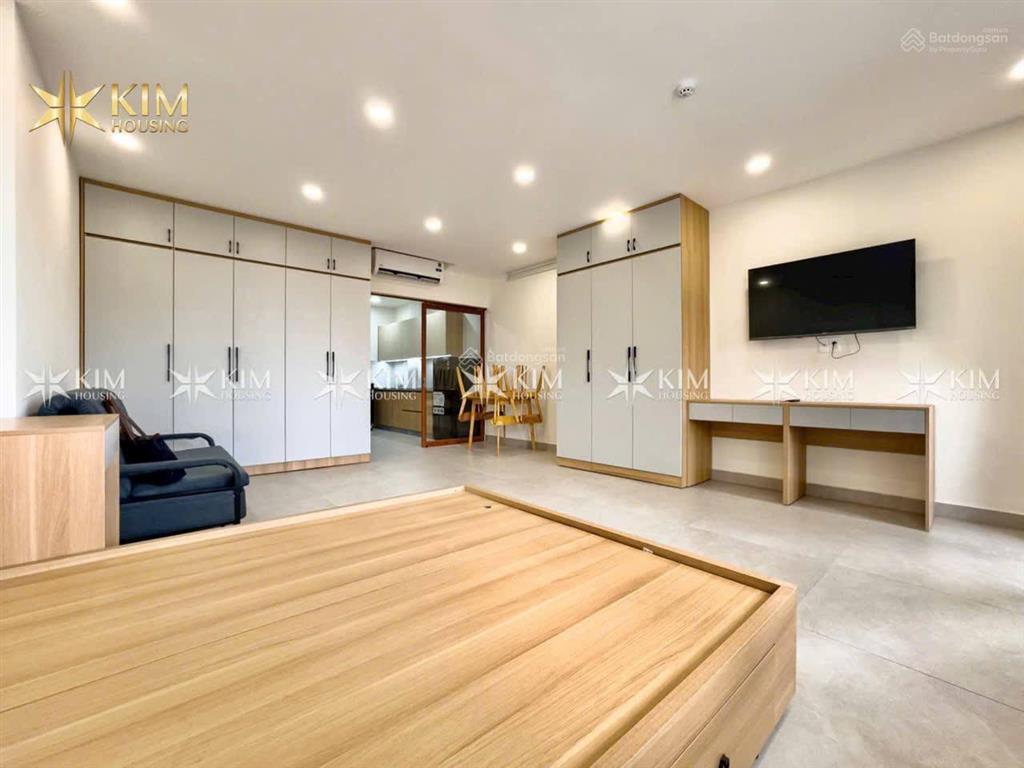 Cho thuê căn hộ full nội thất ngay trung tâm quận 1, thang máy ban công, gần nhà thờ đức bà