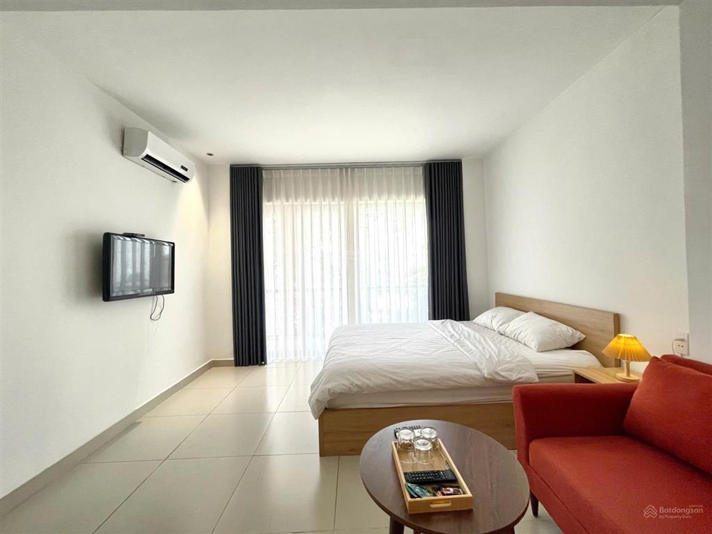 Cho thuê căn hộ 40m2 full nội thất tân định quận 1, thang máy ban công mặt tiền, gần nhà thờ đức bà