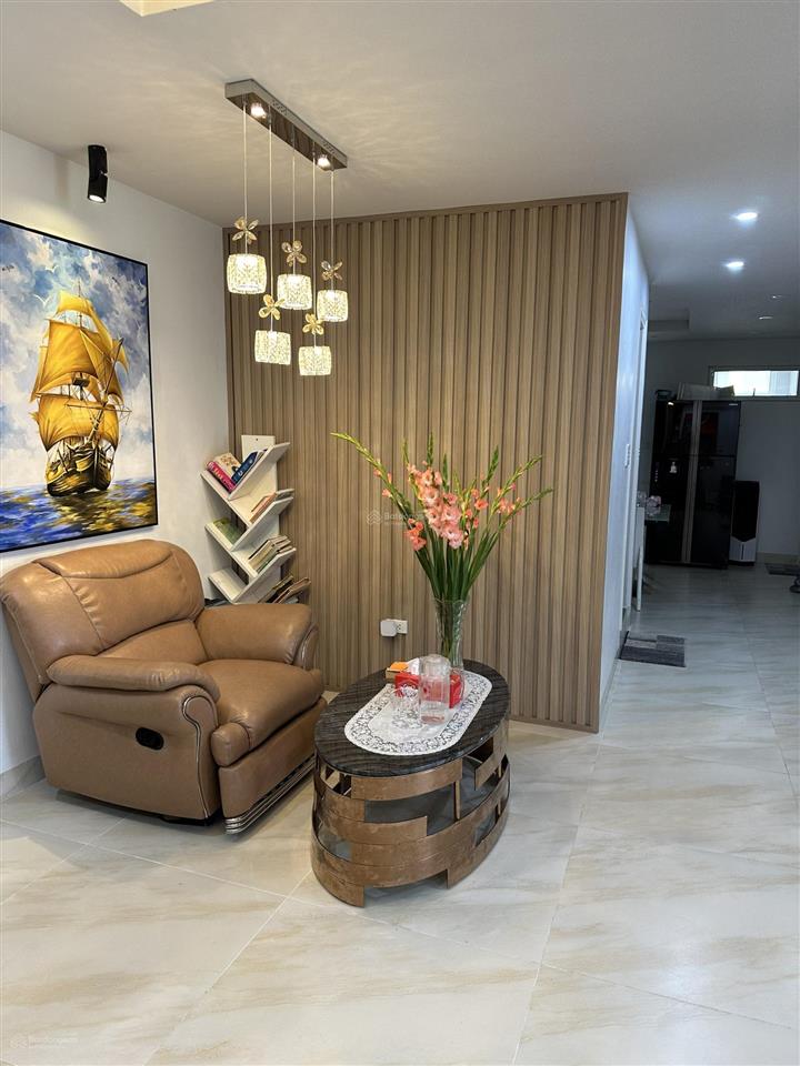 Chính chủ gửi bán căn hộ 138m2 tại khu đô thị vườn đào tây hồ hà nội, sẵn sổ sang tên cho khách