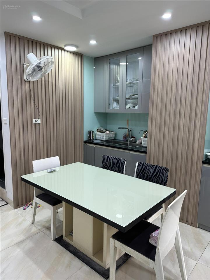 Chính chủ gửi bán căn hộ 138m2 tại khu đô thị vườn đào tây hồ hà nội, sẵn sổ sang tên cho khách