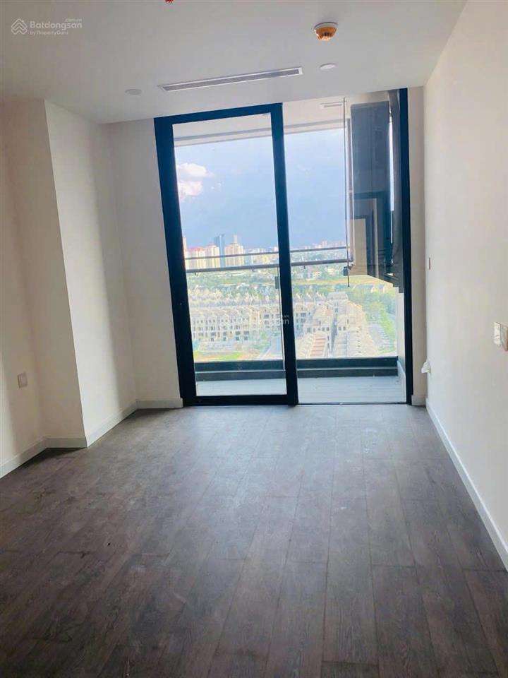 Chính chủ gửi em cho thuê căn hộ 3 ngủ + 1 và 2 vệ sinh, có bồn tắm với 163m2 nội thất cơ bản