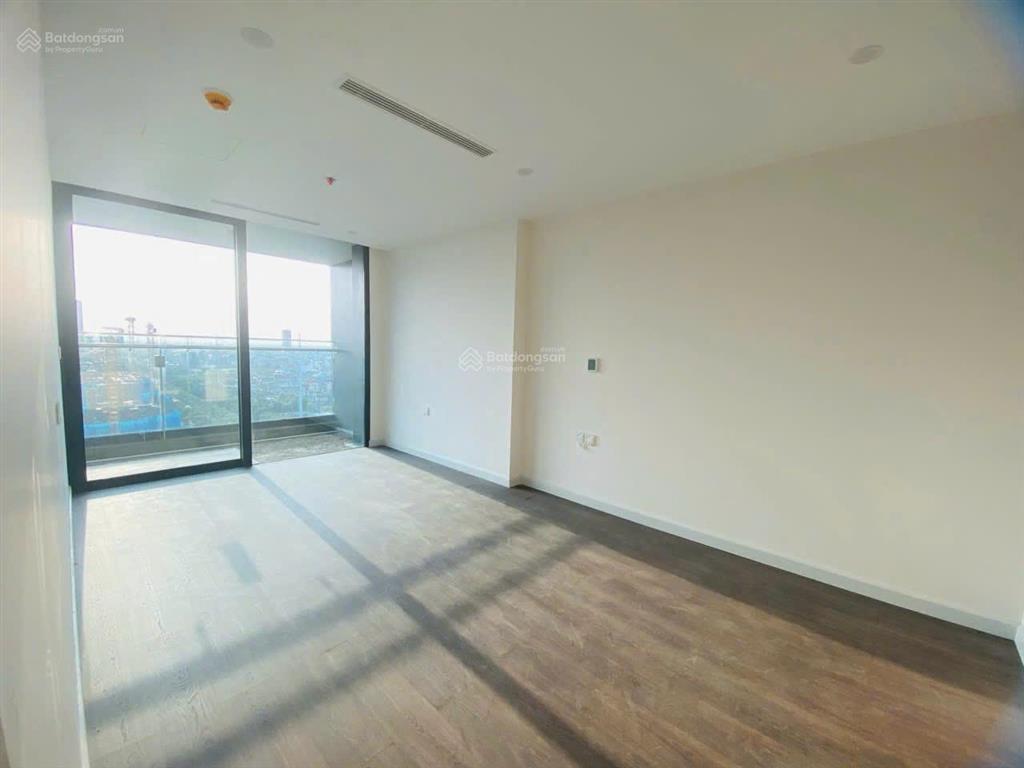 Chính chủ gửi em cho thuê căn hộ 3 ngủ + 1 và 2 vệ sinh, có bồn tắm với 163m2 nội thất cơ bản