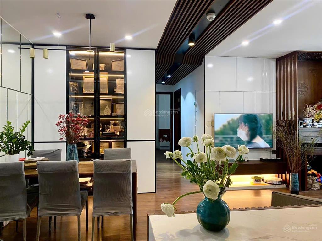 Chính chủ cần cho thuê căn hộ 2n2vs nội thất cơ bản với 83m² tại 6th element tây hồ tây hà nội