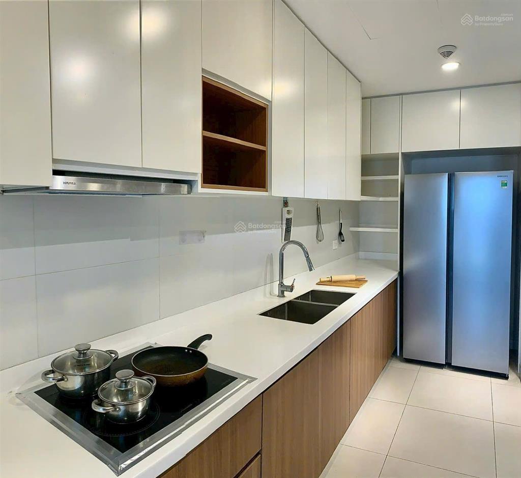 Tôi cần bán nhanh căn hộ 3 ngủ 2 vệ sinh tại kosmo tây hồ, view hồ tây giá 14 tỷ, với 118m2