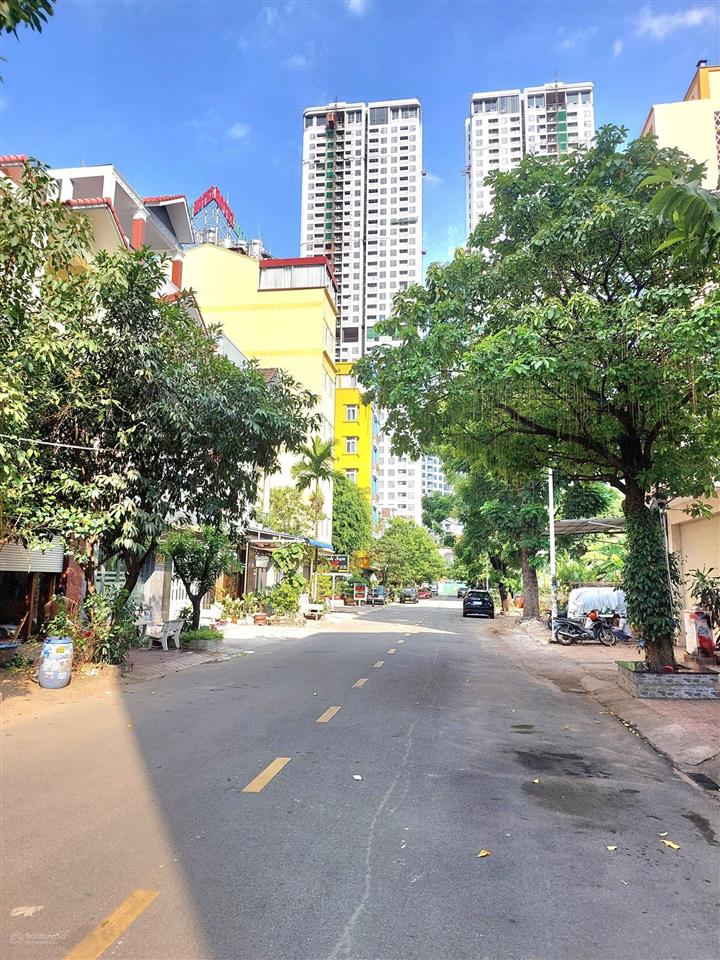 Nhà 6 tầng, thang máy, trung tâm hành chính, quảng trường xanh, dĩ an, tp hồ chí minh