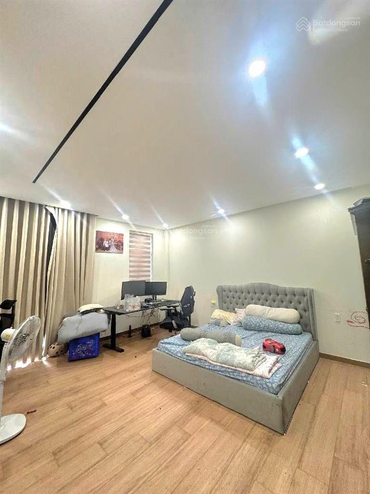 Nhà 6 tầng, thang máy, trung tâm hành chính, quảng trường xanh, dĩ an, tp hồ chí minh