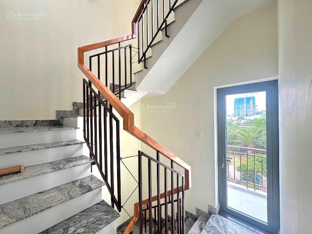 Nhà 6 tầng, thang máy, trung tâm hành chính, quảng trường xanh, dĩ an, tp hồ chí minh