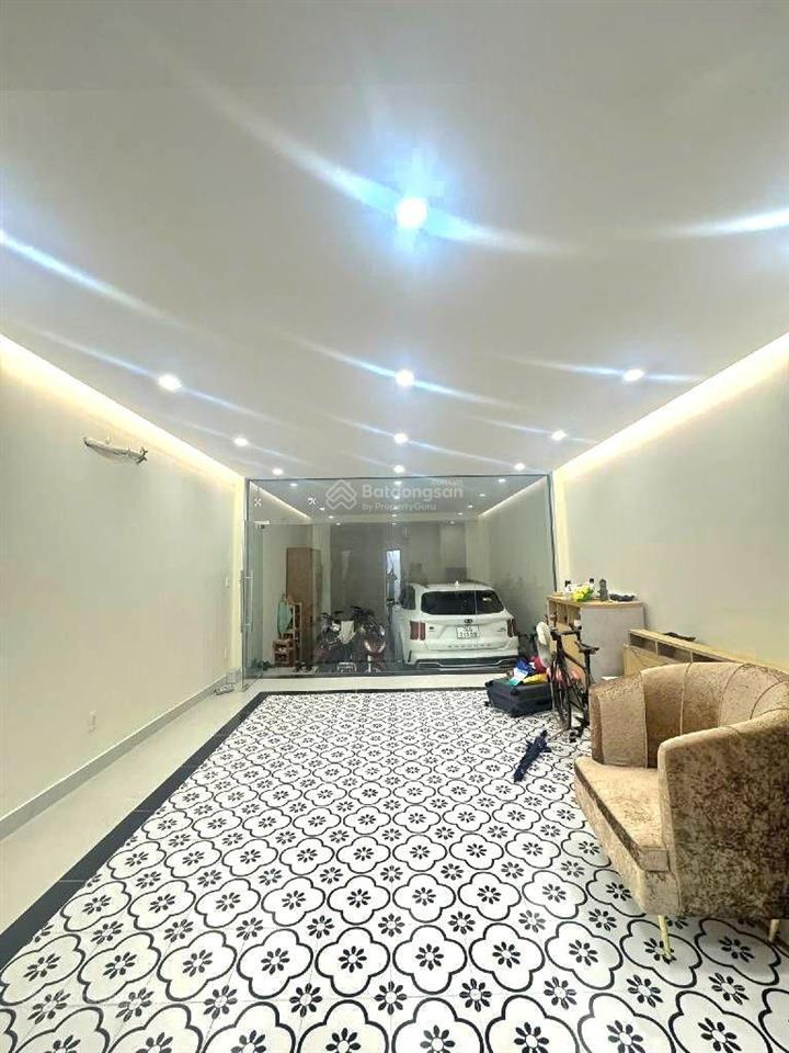 Nhà 6 tầng, thang máy, trung tâm hành chính, quảng trường xanh, dĩ an, tp hồ chí minh