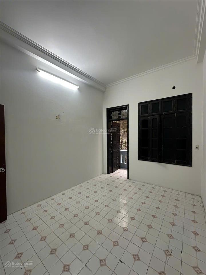 Cho thuê nhà riêng 5 tầng, 6 phòng ngủ khu cán bộ đh giao thông vận tải. giá 15 triệu