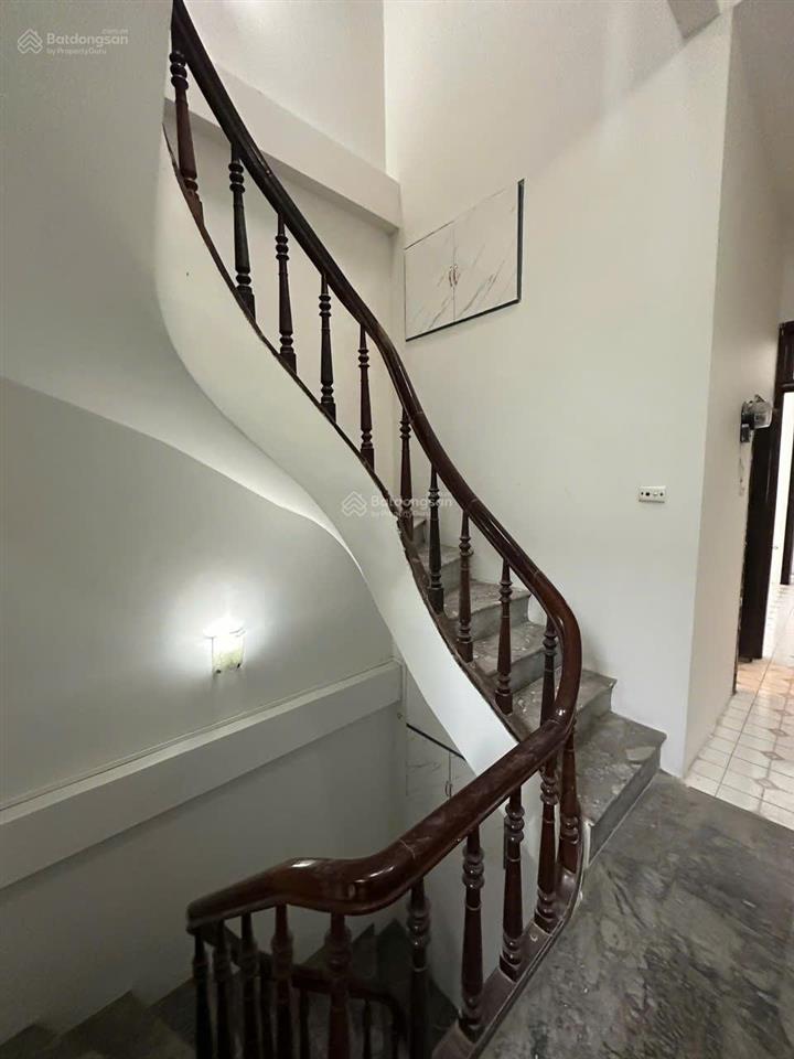 Cho thuê nhà riêng 5 tầng, 6 phòng ngủ khu cán bộ đh giao thông vận tải. giá 15 triệu