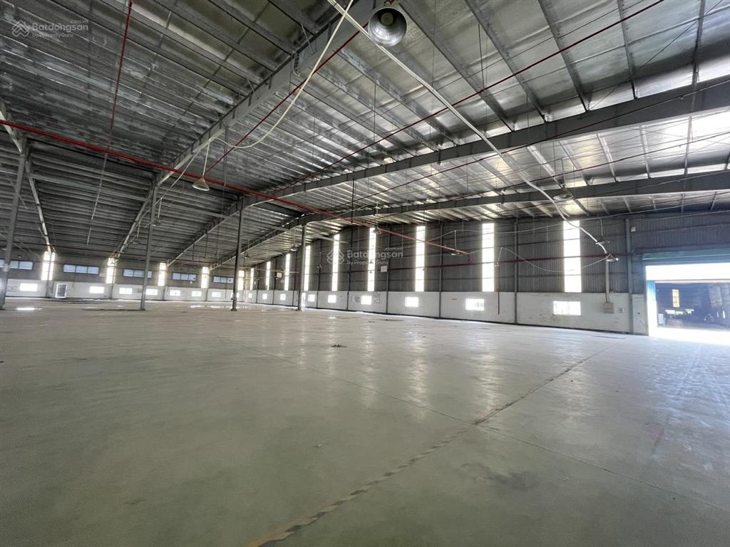 Cho thuê 6.358m2 nhà xưởng trong kcn nam tân uyên  bình dương giá 595tr/th