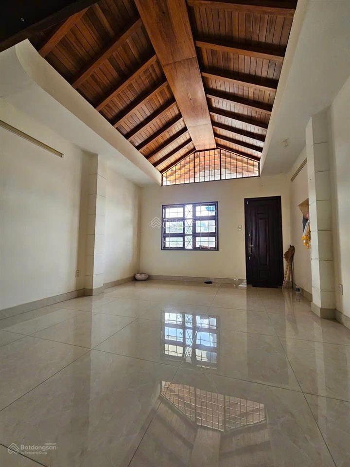 Bán lỗ chdv 7 tầng, 16 phòng, thang máy hxh thành thái, p.14, q.10 (dt4,3x18m) hđt 80tr giá 19,9tỷ