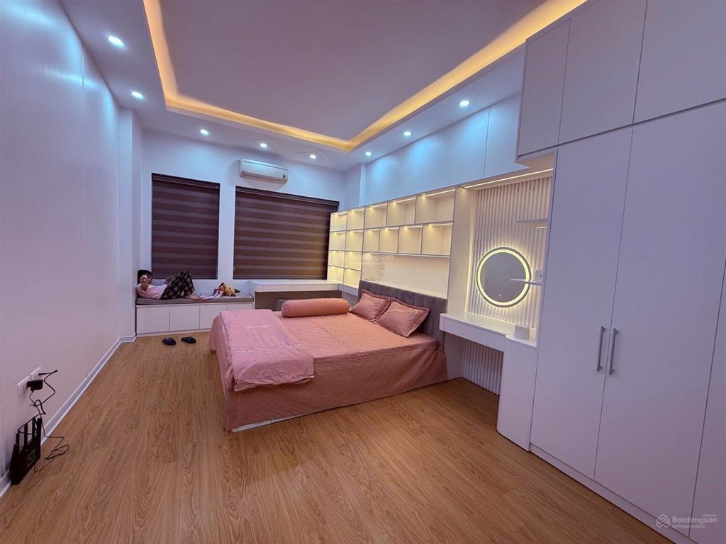 Hàng tại trần duy hưng, 11.8 tỷ, 50m2, 5pn, 5vs, 6 tầng  cực gần mặt phố