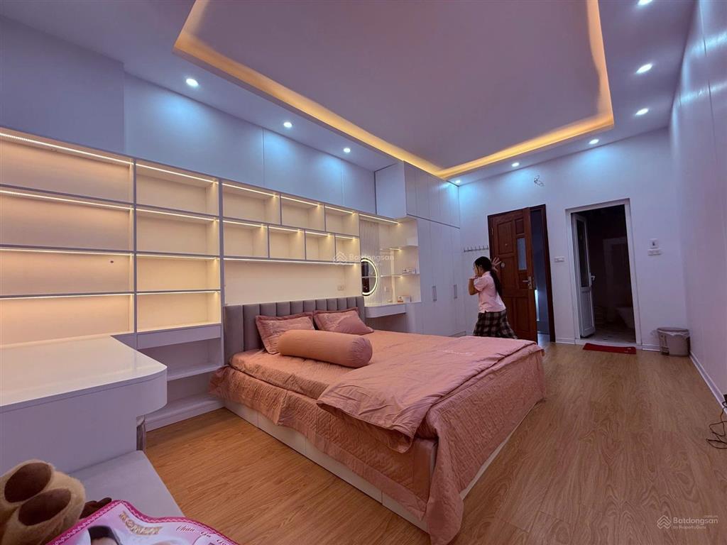 Hàng tại trần duy hưng, 11.8 tỷ, 50m2, 5pn, 5vs, 6 tầng  cực gần mặt phố