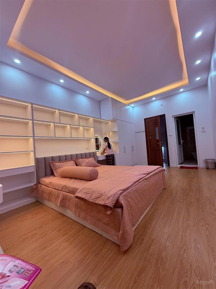 Hàng tại trần duy hưng, 11.8 tỷ, 50m2, 5pn, 5vs, 6 tầng  cực gần mặt phố