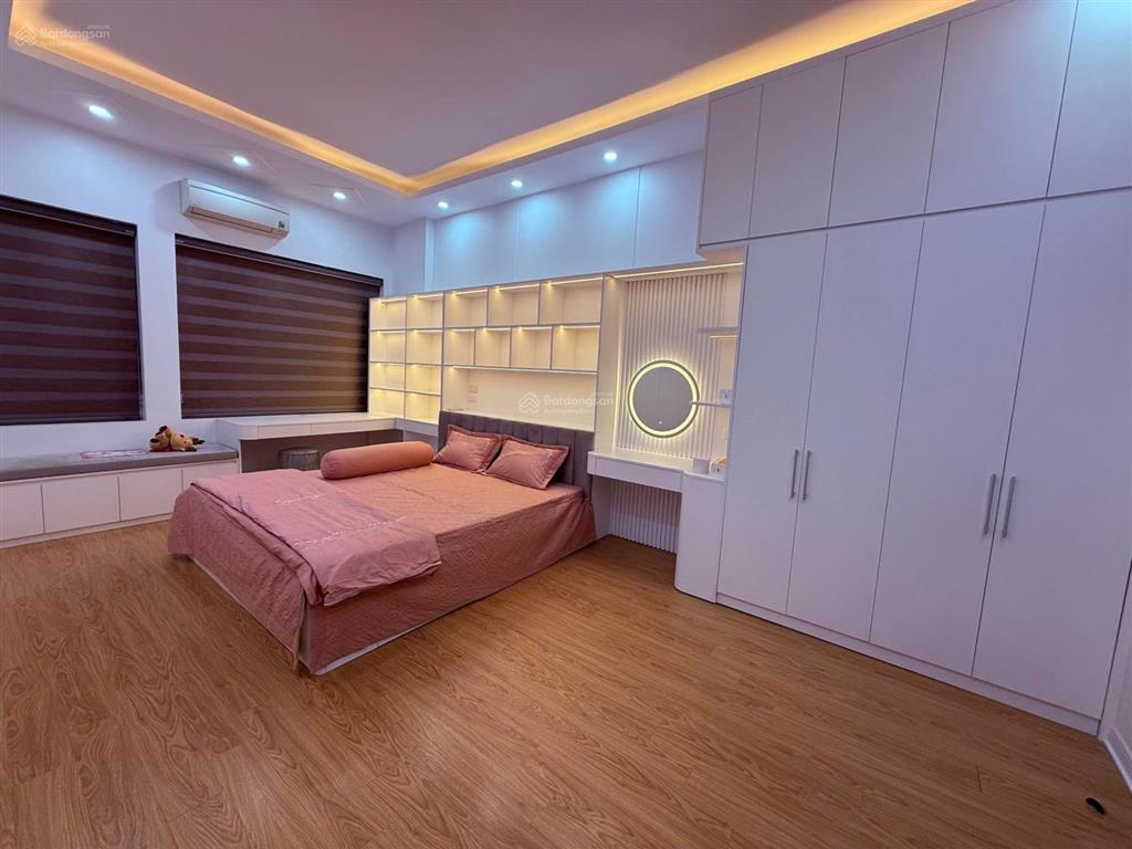 Hàng tại trần duy hưng, 11.8 tỷ, 50m2, 5pn, 5vs, 6 tầng  cực gần mặt phố