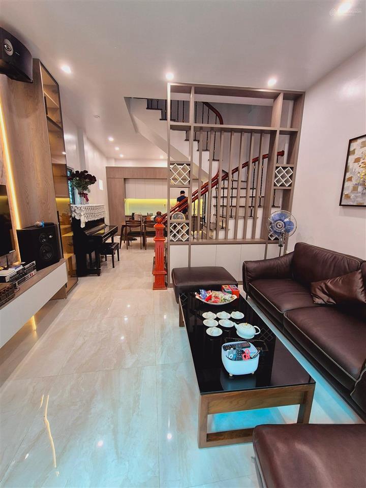 Nhỉnh 9 tỷ! chủ cần bán nhà ở hồ tùng mậu  45m2 5 tầng  mặt tiền lô góc 2 thoáng  vị trí đẹp
