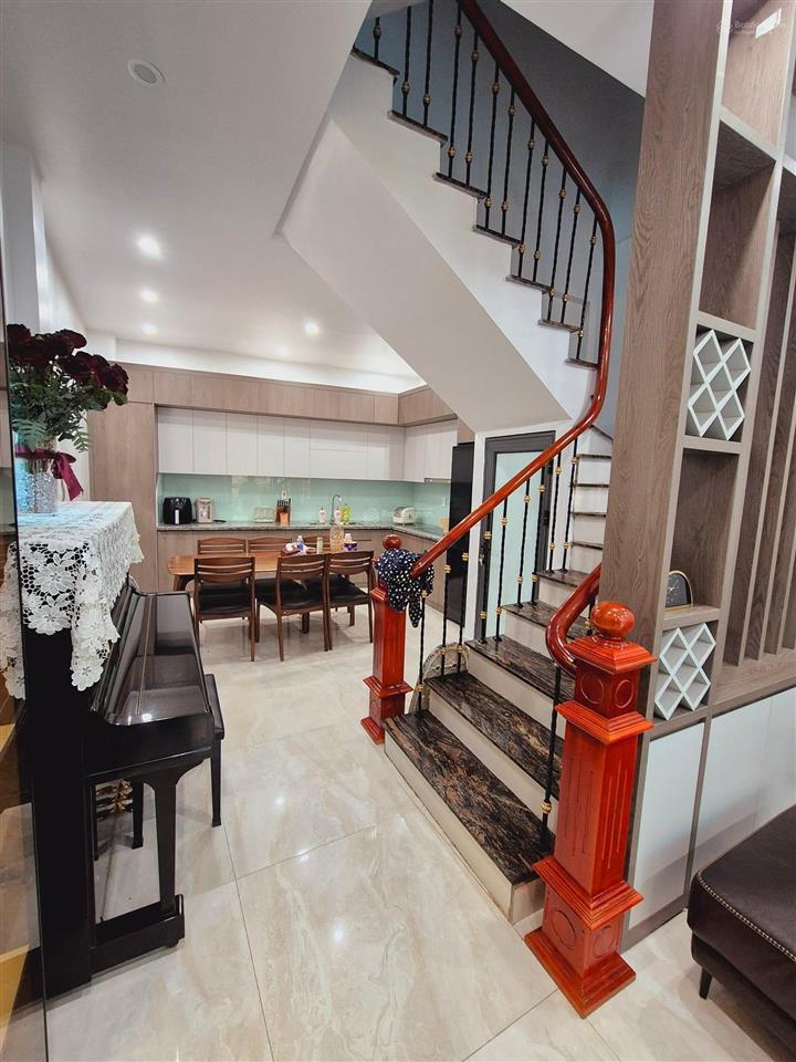 Nhỉnh 9 tỷ! chủ cần bán nhà ở hồ tùng mậu  45m2 5 tầng  mặt tiền lô góc 2 thoáng  vị trí đẹp