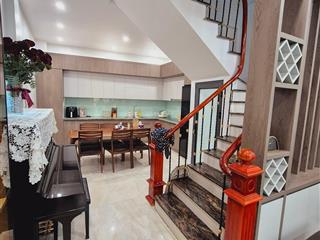 Nhỉnh 9 tỷ! chủ cần bán nhà ở hồ tùng mậu  45m2 5 tầng  mặt tiền lô góc 2 thoáng  vị trí đẹp