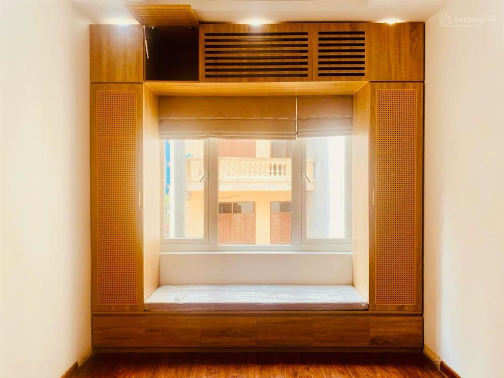 Gấp 6,9tỷ  chính chủ bán nhà phố trần thái tông  cầu giấy  40m2 5 tầng  nhà đẹp ở luôn