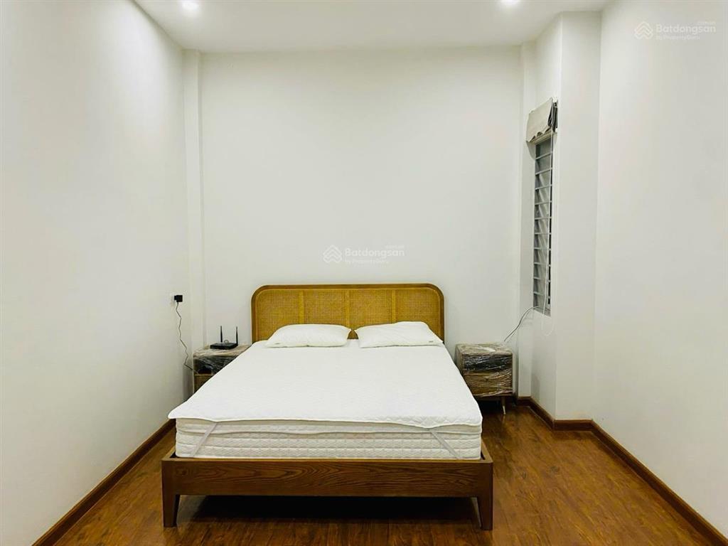 Gấp 6,9tỷ  chính chủ bán nhà phố trần thái tông  cầu giấy  40m2 5 tầng  nhà đẹp ở luôn
