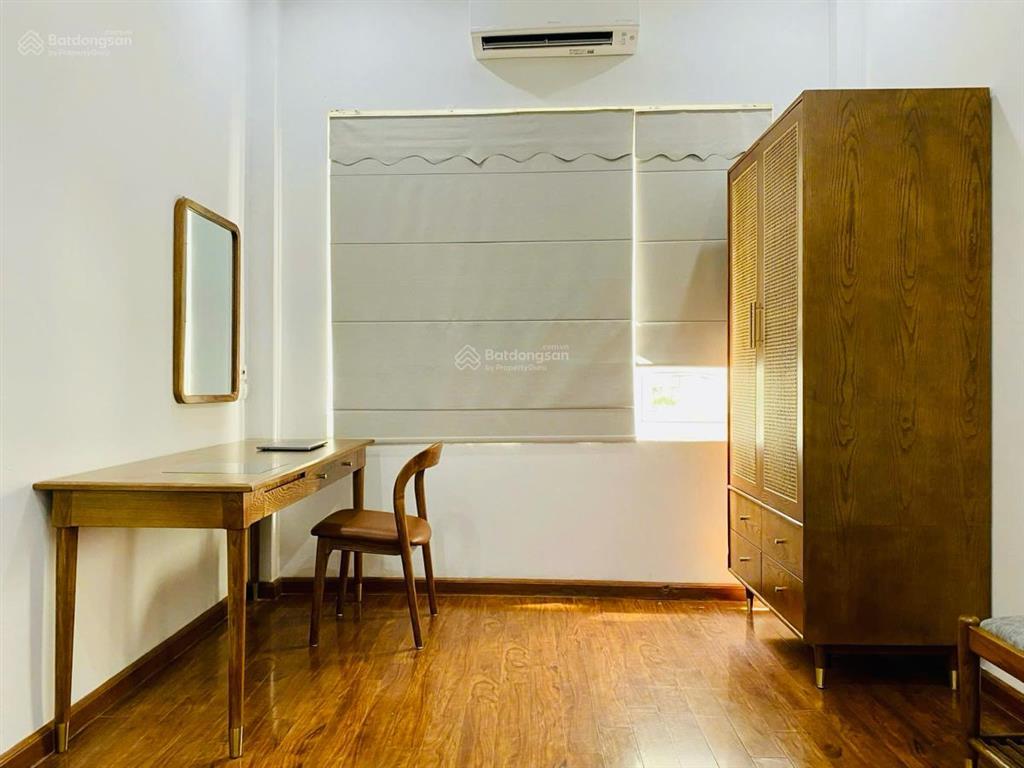 Gấp 6,9tỷ  chính chủ bán nhà phố trần thái tông  cầu giấy  40m2 5 tầng  nhà đẹp ở luôn