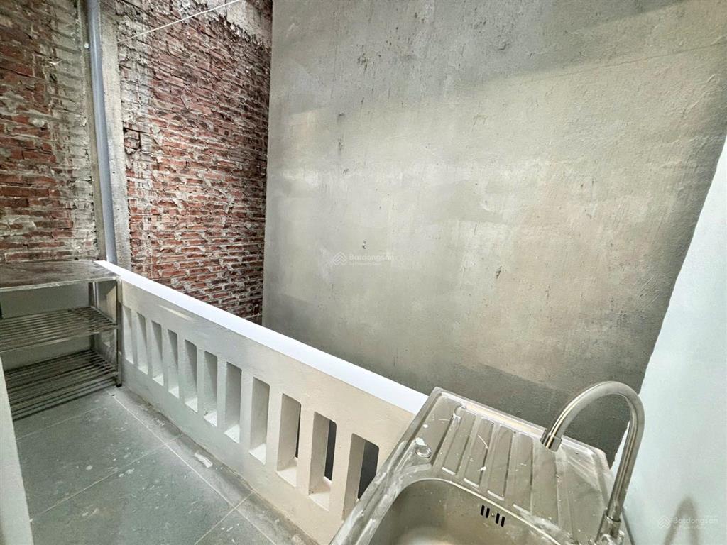 Bán nhà phố dịch vọng  7 tỷ 40m2 5 tầng, vị trí đẹp  ngõ rộng  gần phố
