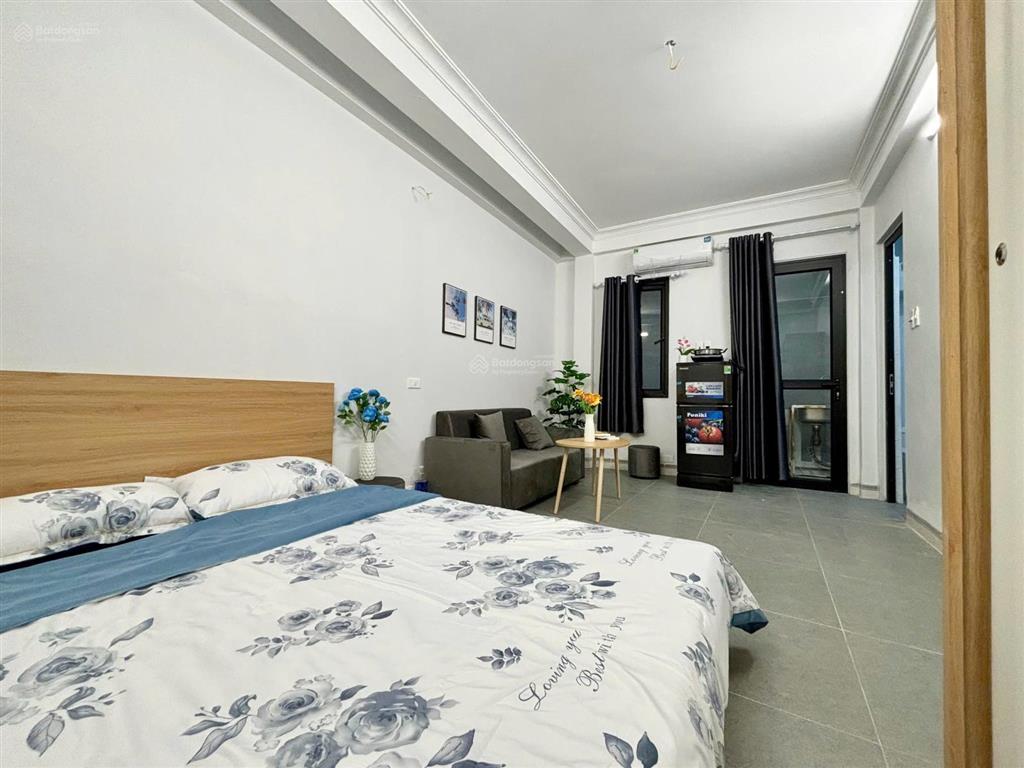 Bán nhà phố dịch vọng  7 tỷ 40m2 5 tầng, vị trí đẹp  ngõ rộng  gần phố