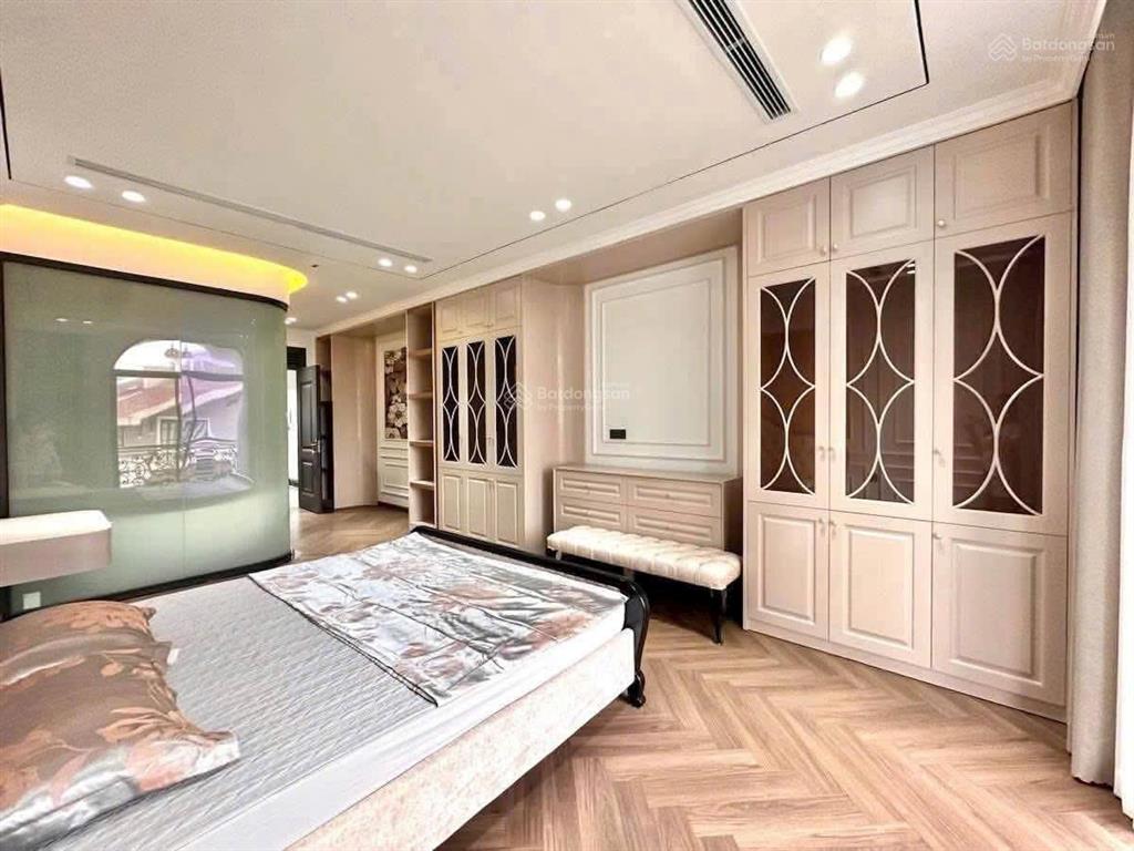Bán đất phố mai dịch  hà nội, diện tích 50m2 mặt tiền 4m nở hậu  gpxd 7 tầng  2 mặt ngõ