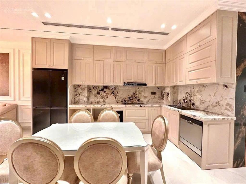 Bán đất phố mai dịch  hà nội, diện tích 50m2 mặt tiền 4m nở hậu  gpxd 7 tầng  2 mặt ngõ
