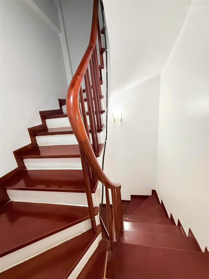 Nhà thật! chính chủ cần bán nhà phố trần thái tông  35m2 6 tầng kiên cố  gần phố  nhỉnh 8tỷ tl