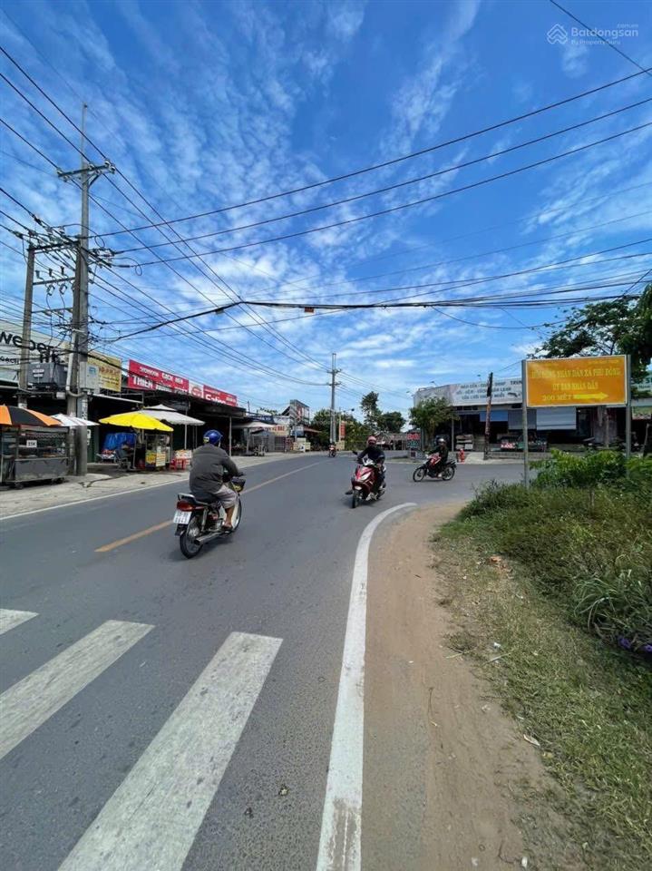 Em còn vài lô mặt tiền hùng vương xã phú đông, giá tốt cho anh chị đầu tư