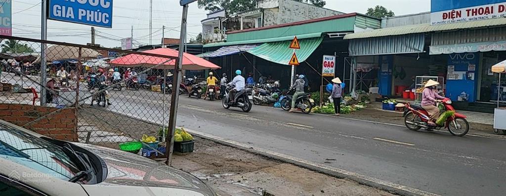 Em còn vài lô mặt tiền hùng vương xã phú đông, giá tốt cho anh chị đầu tư