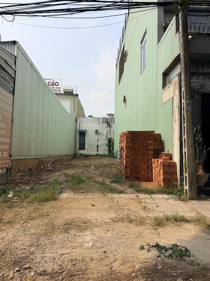 Hàng hiếm trục lê trọng tấn sát lô góc đường 10m5 vị trí lô 28  b2  1 kđt tđc gia đình