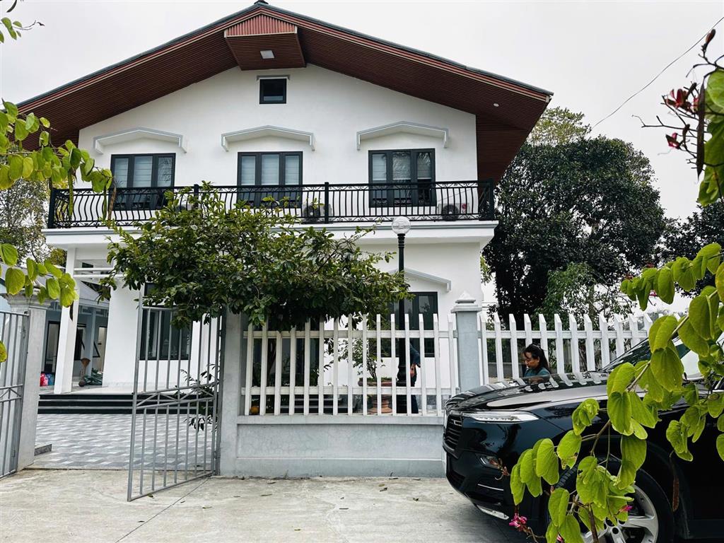 Cho thuê biệt thự nhà vườn dt 180m², 4 phòng ngủ, sân vườn rộng, có sân bóng đa năng  memory house