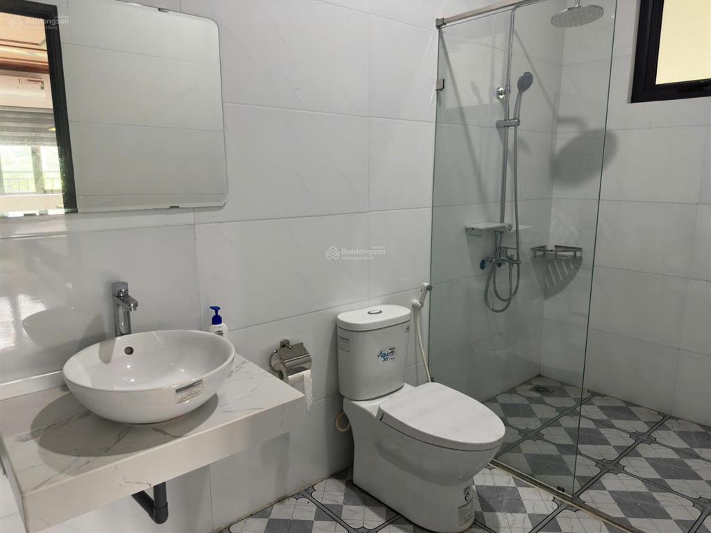 Cho thuê biệt thự nhà vườn dt 180m², 4 phòng ngủ, sân vườn rộng, có sân bóng đa năng  memory house