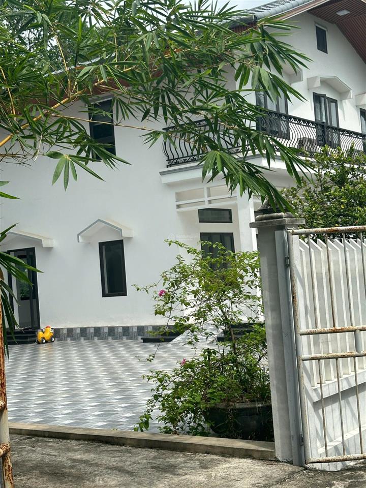 Cho thuê biệt thự nhà vườn dt 180m², 4 phòng ngủ, sân vườn rộng, có sân bóng đa năng  memory house