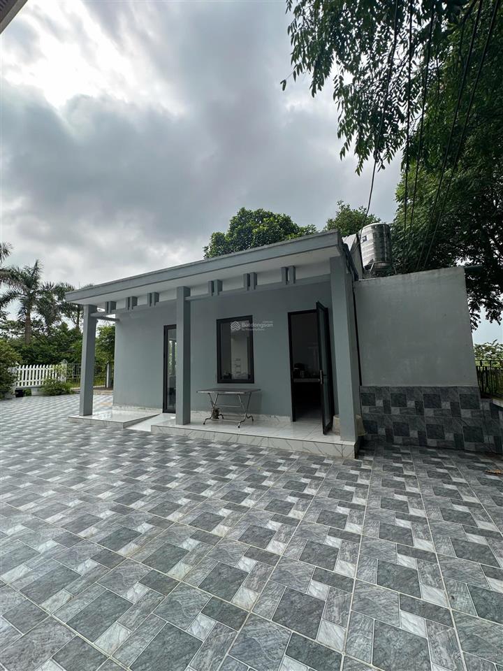Cho thuê biệt thự nhà vườn dt 180m², 4 phòng ngủ, sân vườn rộng, có sân bóng đa năng  memory house