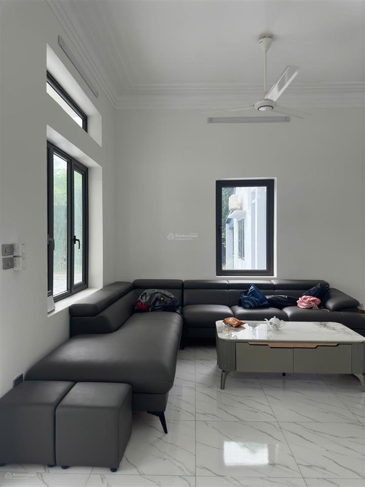 Cho thuê biệt thự nhà vườn dt 180m², 4 phòng ngủ, sân vườn rộng, có sân bóng đa năng  memory house