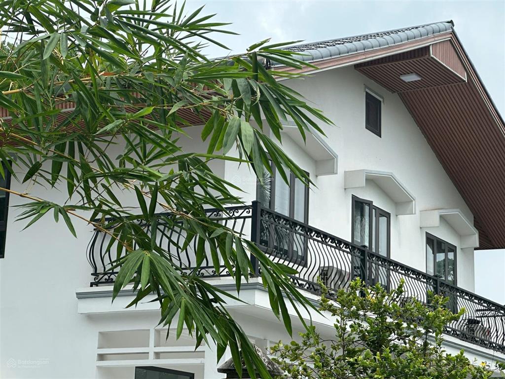 Cho thuê biệt thự nhà vườn dt 180m², 4 phòng ngủ, sân vườn rộng, có sân bóng đa năng  memory house