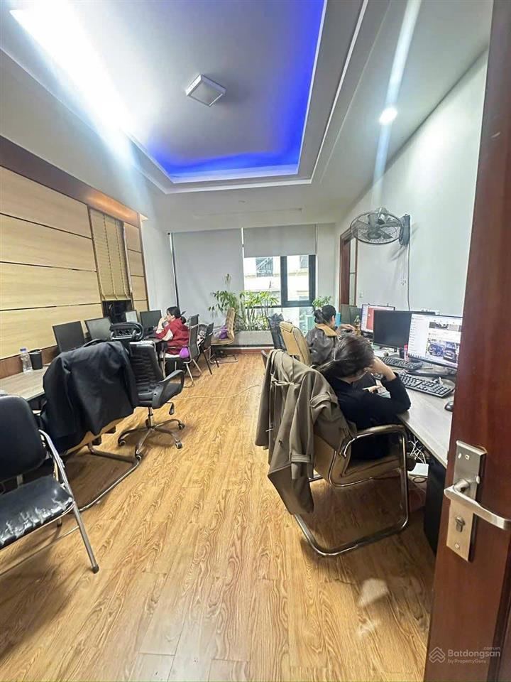 Bán tòa nhà đình thôn 77m 6.5 tầng thang máy dòng tiền chỉ 31.8 tỷ
