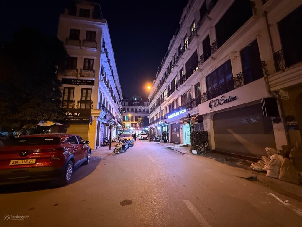 Tòa nhà đình thôn 76.4m2  6.5 tầng thang máy  khu người hàn  giá 31 tỷ