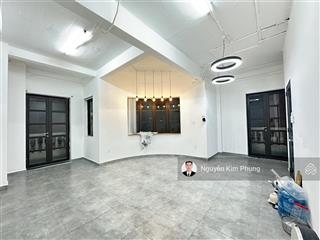 Văn phòng ban công lầu 2 cityland giá 6tr5, căn góc view thoáng, dt 35m2, sẵn máy lạnh