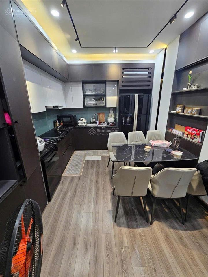 Bán nhà văn quán hà đông căn nhà có 10 2 gần hồ , gần ô tô, diện tích 55m2 x 5m mt