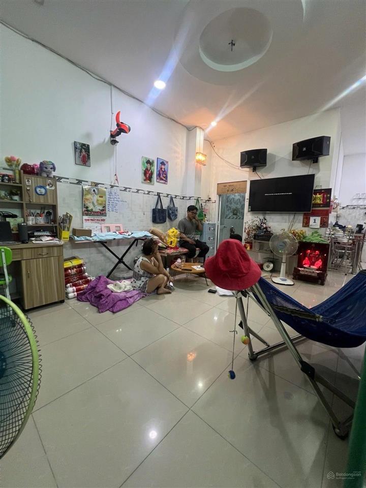 5.7tỷ trung tâm bình thạnh 57m2 4 tầng btct sân thượng 5pn có sân rộng rãi để xe gần chợ bà chiểu